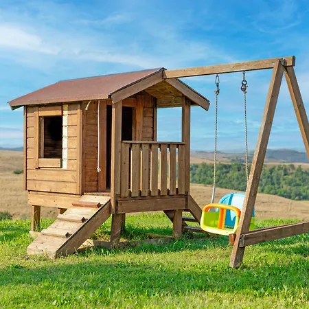 Pompilia Farm stay *